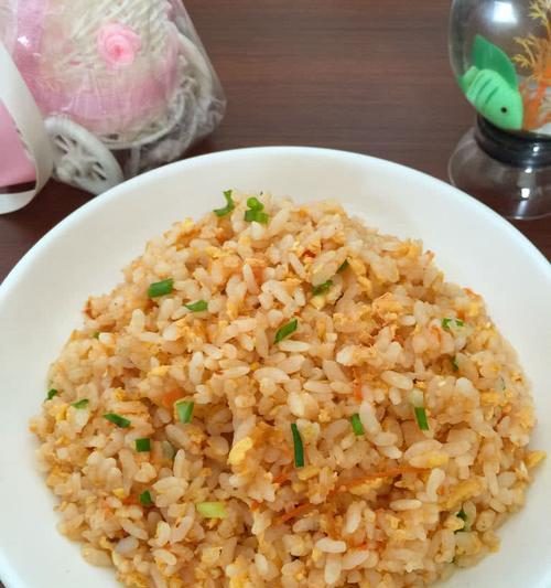 美味简单的西红柿蛋炒饭（一次炒出口感和营养双丰收，让你爱上这