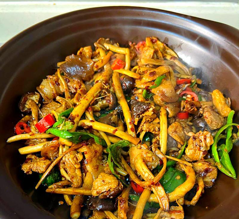 清新美味以鲜茶树菇炒肉（做法简单，味道鲜美，家常菜的极致享受